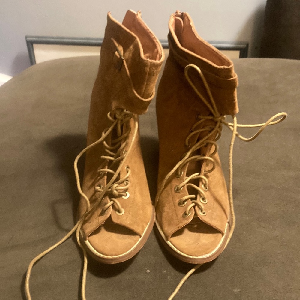 Yoki  tan heel boots